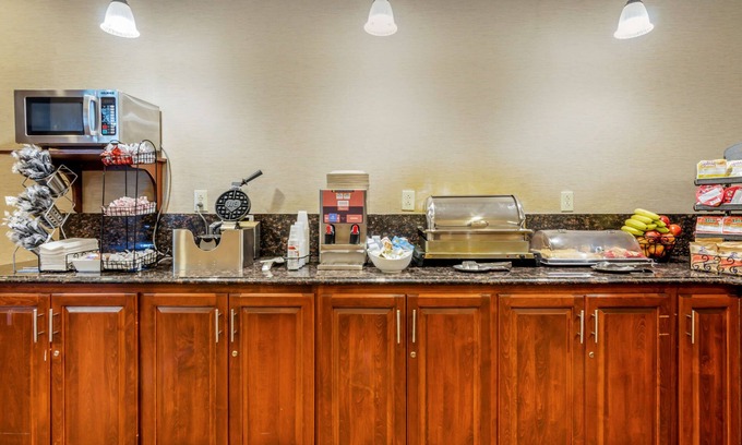 Roanoke Hotel | Best Western Plus Inn at Valley View