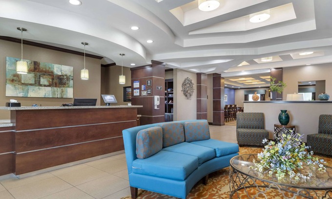 Luling Hotel | Best Western Plus Longhorn Inn & Suites