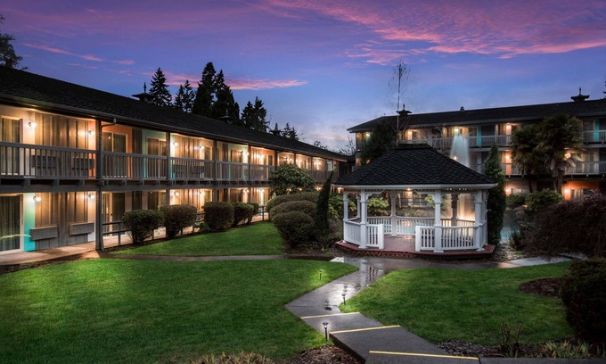 Cedar Hills Hotel | Best Western Portland West Beaverton