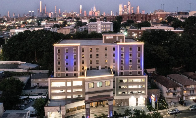 North Bergen Hotel | Best Western Premier NYC Gateway Hotel
