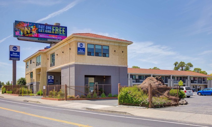 Central Sacramento Hotel | Best Western Sandman Hotel