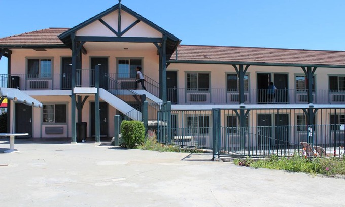 East Whittier Hotel | Best Whittier Inn