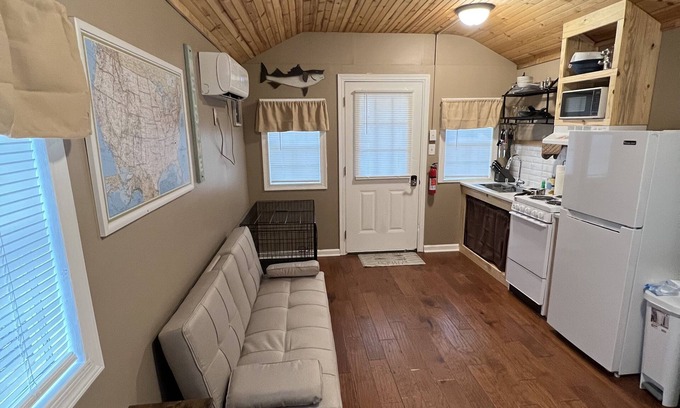 Salem Cabin | Between The Lakes Pond Cabin- Free Park Pass