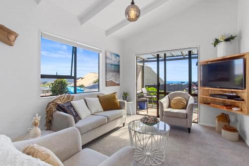 Whangamata House | Beverley Hills Cottage