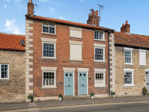Thornton Dale House | Beverley House - Uk43519