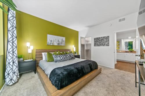 Beverly Grove Apartment | Beverly Hills Gem 1 BR Apt with Parking 218