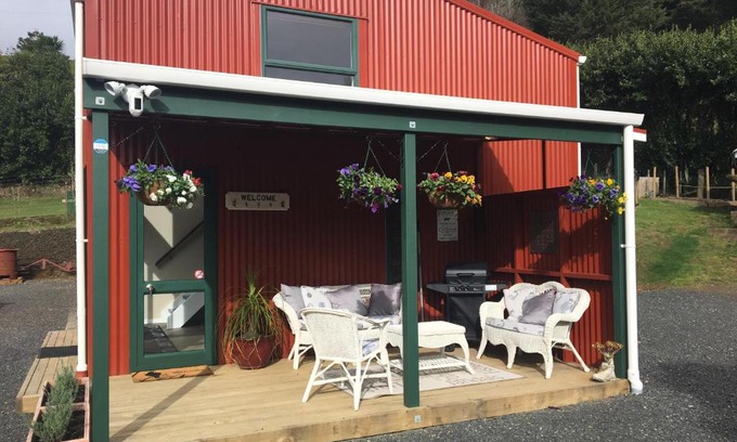 Katikati Bed & Breakfast | Beynon&Bolton’s Country Loft Escape