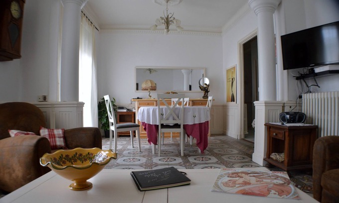 Beziers City Centre Apartment | Béziers heart of town character apartment 2 bedrooms Art Deco style