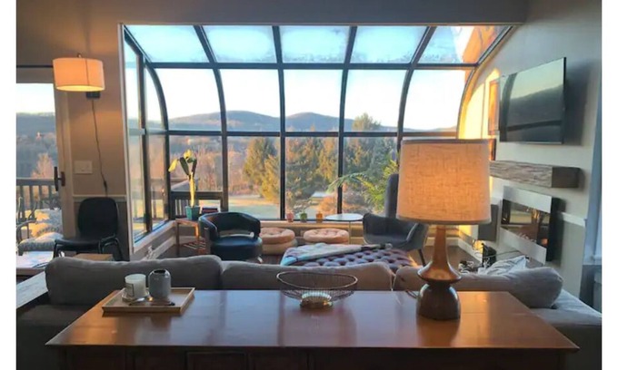 Vernon Condo | Bi-level Condo with Mountain Views and Loft Space