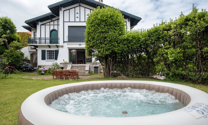 Biarritz City Centre Apartment | Biarritz city center, house 200 m2 with garden and garage, 150m from the beach