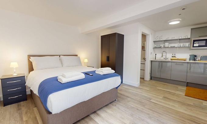 Bicester Apartment | Bicester Court Lodge The Jubilee Room | Bicester Holiday Let | 1 Bed & Sleeps 2