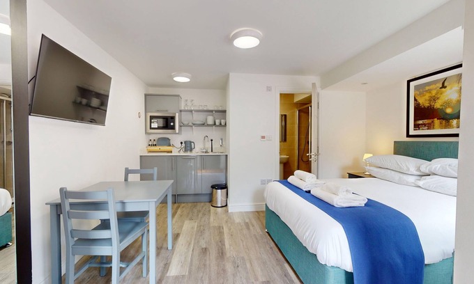 Bicester Apartment | Bicester Court Lodge The Launton Room