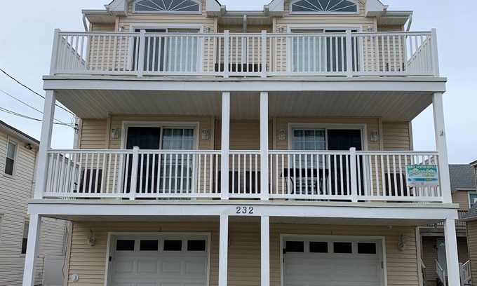 Wildwood Condo | BIG 4 BEDROOM, 2 BATH BEAUTY ! ONLY 1.5 BLOCKS TO THE BEACH AND BOARDS !