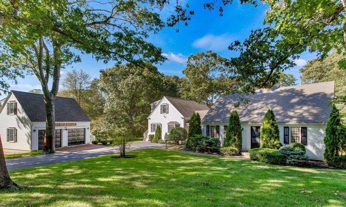 South Orleans House | Big and Private in Orleans. Pond View, Sleeps 12: 022-OW