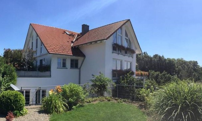 Schienen Apartment | Big Apartment “Vestner” Near Lake Constance with Wi-Fi, Balcony, Terrace & Garden
