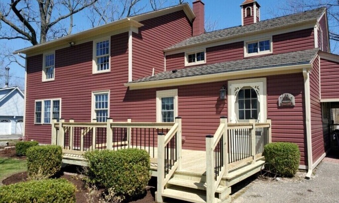 North East House | Big Beach Fantastic Lakeview Private Lake and Beach Access Close to Wineries