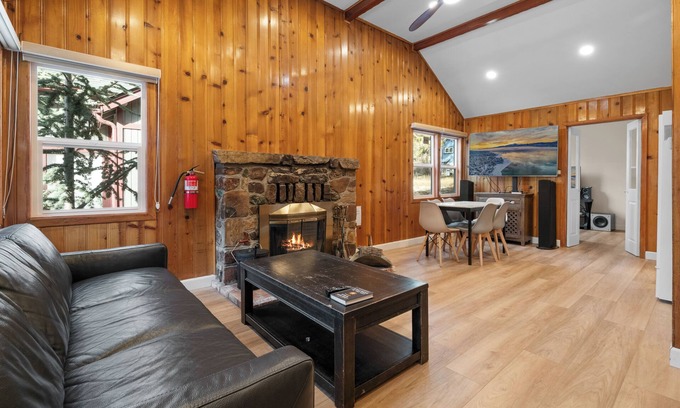 Big Bear Lake Cabin | Big Bear Cottage - Walk to Lake, Apple TV, Fireplace, Deck