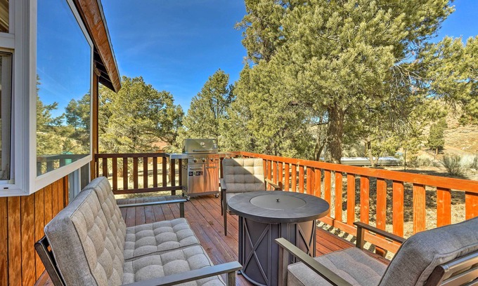 Baldwin Lake Cabin | Big Bear Lake Cabin w/Deck & Views ~ 9 Mi to Ski!
