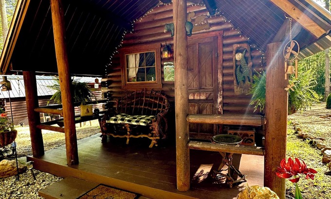 Cosby Cabin | Big Bear Log cabin in The Forest! Cozy, quiet and perfect for a couples getaway!