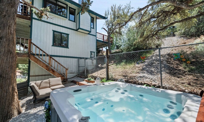 Big Bear House | Big Bear Treehouse Retreat, Hot Tub, Stunning Views, Pet-Friendly