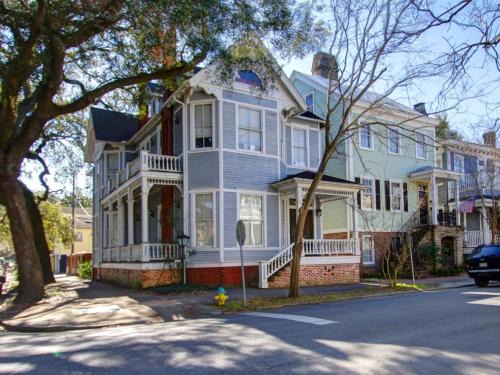 Savannah Victorian District House | Big Blue House - Near Forsyth Park - Lower Unit