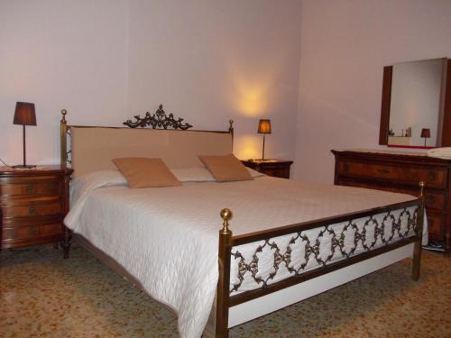 Treviso Bed & Breakfast | Big Brother Bed & Rooms