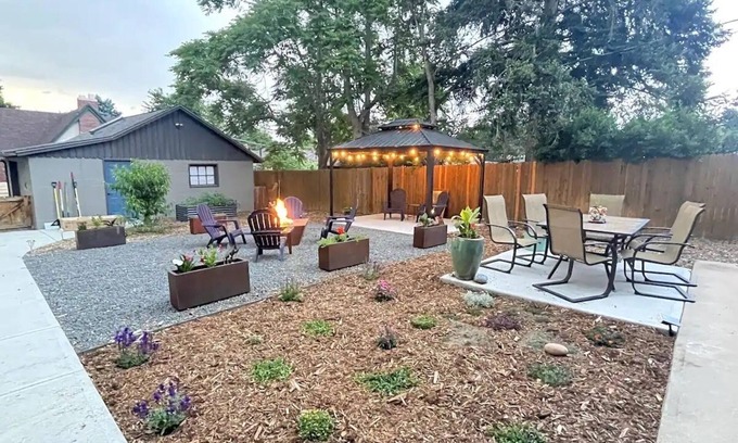 Berkeley House | Big bungalow, fire pit, walk to bars, shops, restaurants. Close to downtown.