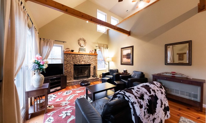 Big Canoe House | BIG CANOE Peaceful Relaxing Mountain Home.