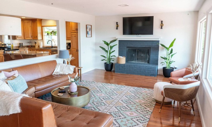 Northeast Colorado Springs House | Big Deck Viewhouse: Central COS Hilltop Haven