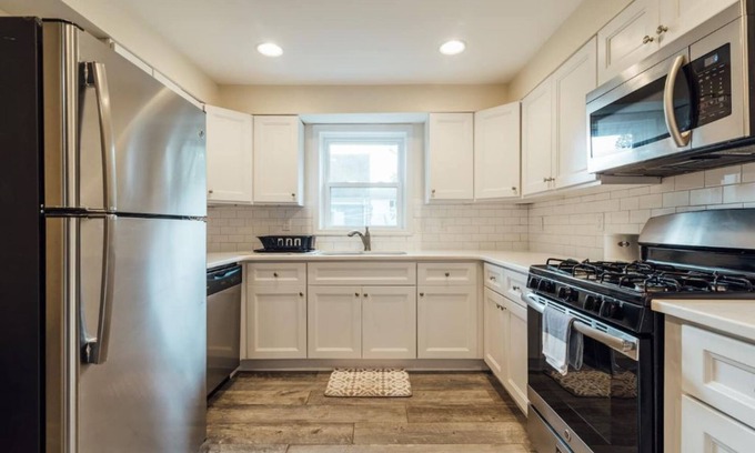 Ewing Apartment | ⭐Big Family/Group?⭐ Spacious, Comfy 3BD/2BA Apt!