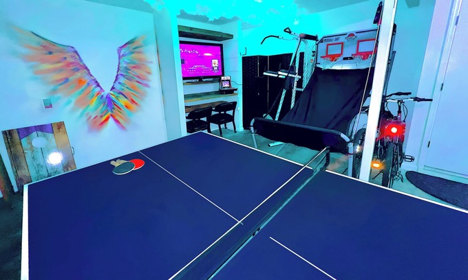 Madison House | Big, Fun, Clean and Comfy Townhome in Madison