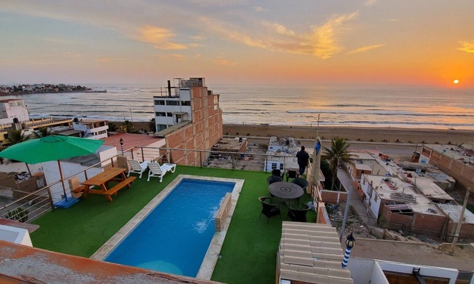 Huanchaco Ski Chalet | Big House with Pool at 4th floor front to the Beach