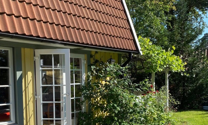 Nacka Municipality House | Big house with pool, 5 min walk to lake & 10 to sea - close to nature & city