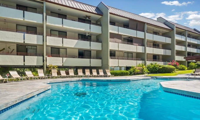 Kahaluu Bay Hotel | Big Island White Sands Village by Coldwell Banker Island Vacations