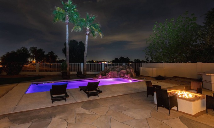 Palm Valley House | Big Luxury House on Golf Course in Gated Community