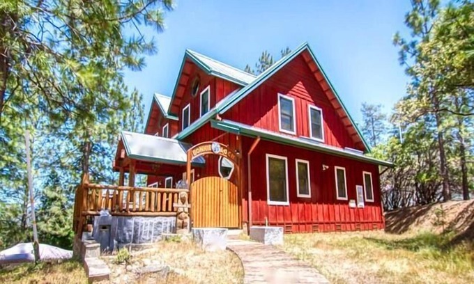 Groveland House | Big Red Cabin at Pine Mountain Lake