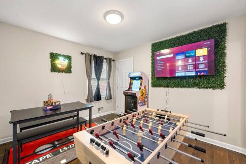 East Point House | Big Red House in ATL by Hartsfield-Jackson Airport