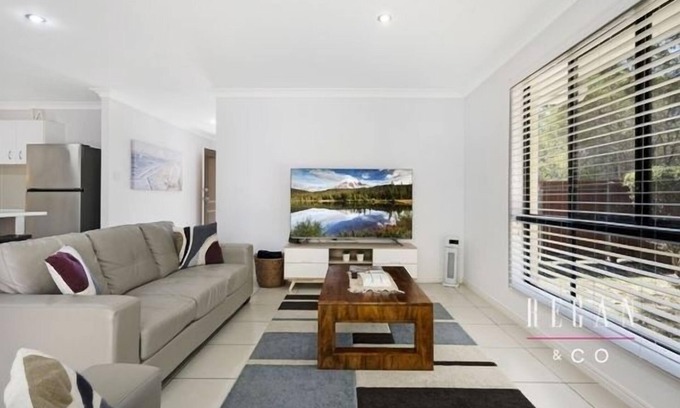 Sandstone Point House | Big Sandstone Point House! Sleeps 10, Bribie