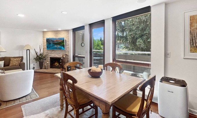 Aspen Condo | Big Savings, More Nights! 15% off 3 night stays thru Dec 14
