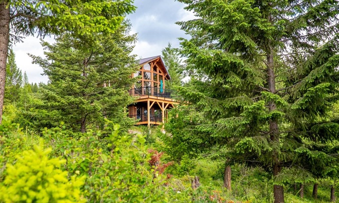 Whitefish House | Big Sky Lookout - Gorgeous 1BD + Loft Chalet and Guest House! Great Views