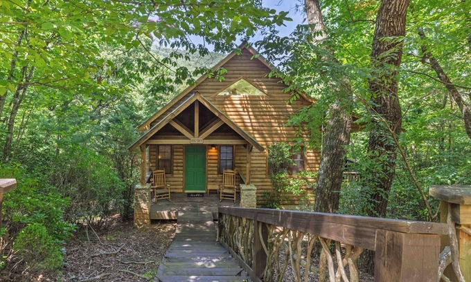 Helen Cabin | Big Sky - Luxury Couple's Cabin with Spectacular Views of Yonah Mountain