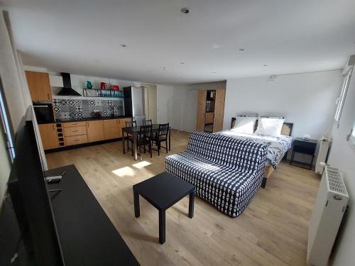 Le Perreux-sur-Marne Apartment | Big studio near Paris and Eurodisney