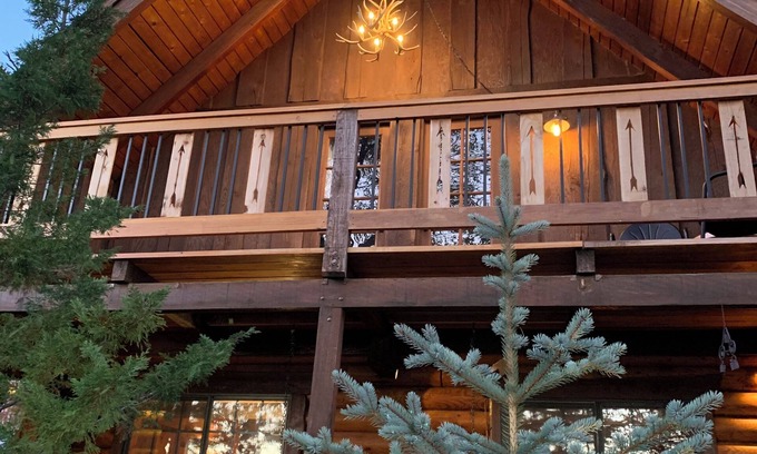 Fawnskin Cabin | Big Tree Lodge - Luxurious quiet & peaceful Log Cabin in Fawnskin/Big Bear Lake