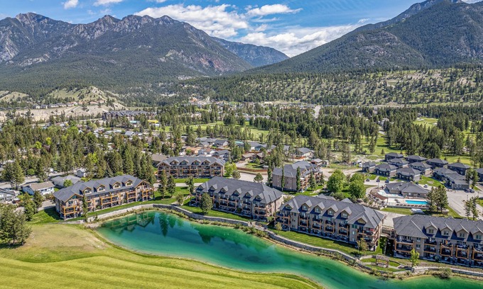 East Kootenay Apartment | Bighorn Meadows Resort