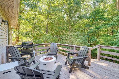 Bella Vista House | Bike, Golf, Swim Modern Bella Vista Home with Deck!
