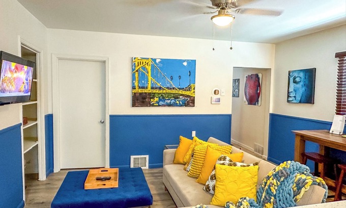 Marshall-Shadeland House | Bike to stadiums, 3-bedroom urban art house in Pittsburgh, kid and pet-friendly.