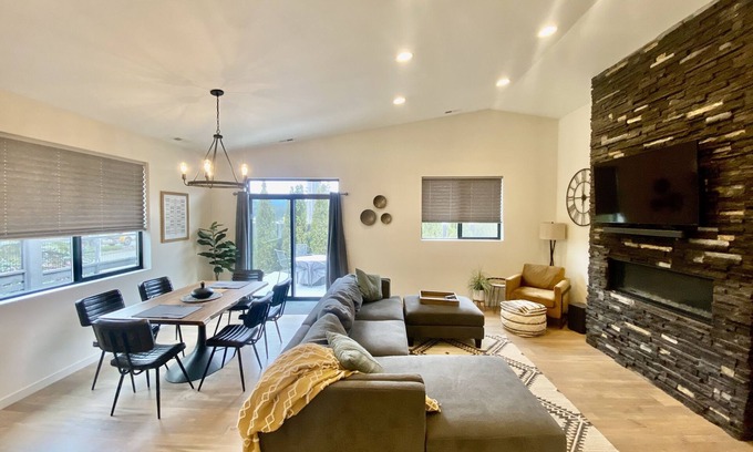 Coeur d'Alene House | Bike, walk, shop, swim and more! Minutes away from everything CDA has to offer!