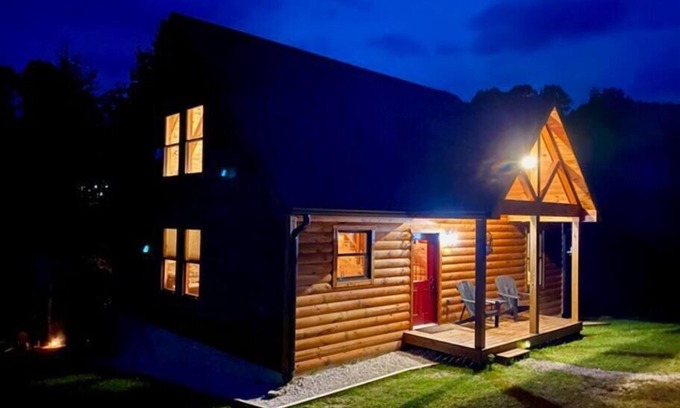 Rogers Cabin | Billabong Cabin RRG-LUX-Hot tub-Central Location