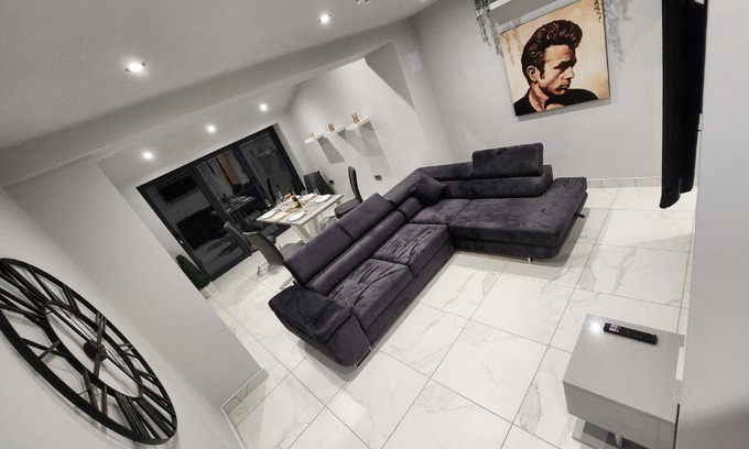 Slaithwaite Apartment | Billie Island apartments