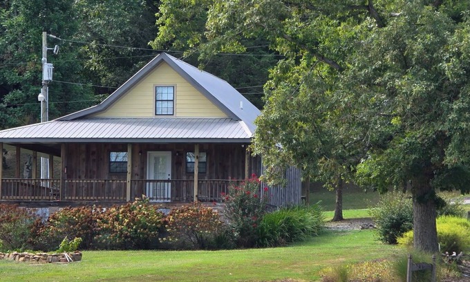 Mountain View Cabin | Billie’s Bunkhouse~Quiet location close to town!